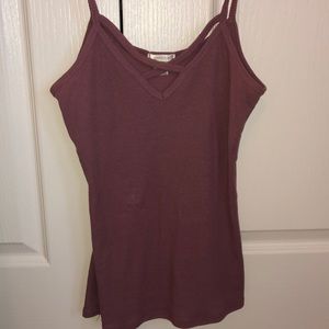Cute and fitted maroon crop top